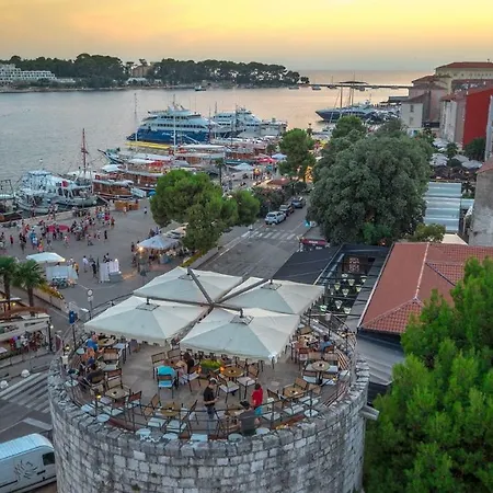 Sanja Near The And Center Apartman