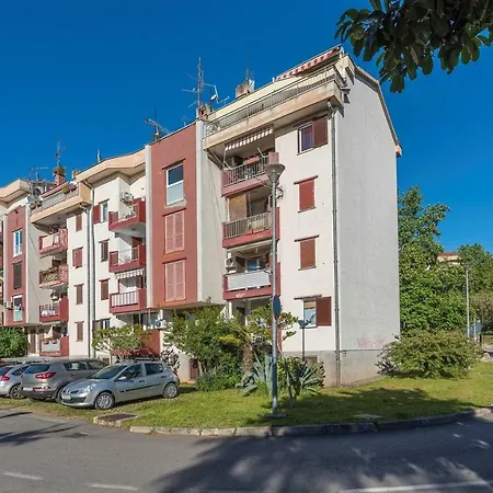 Sanja Near The And Center Apartman *