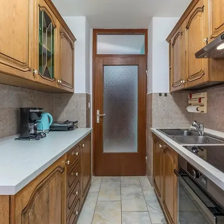 Sanja Near The And Center Apartman Porec